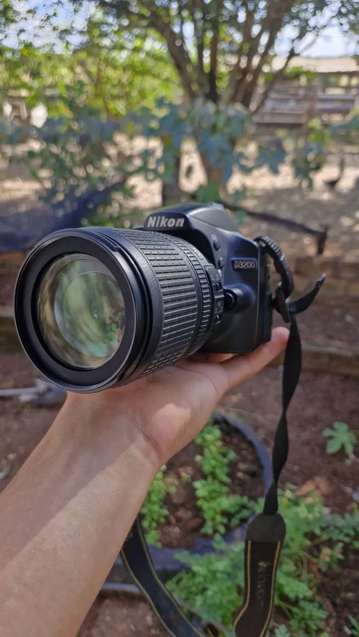 Câmera Nikon D3200 com Lente 18-105