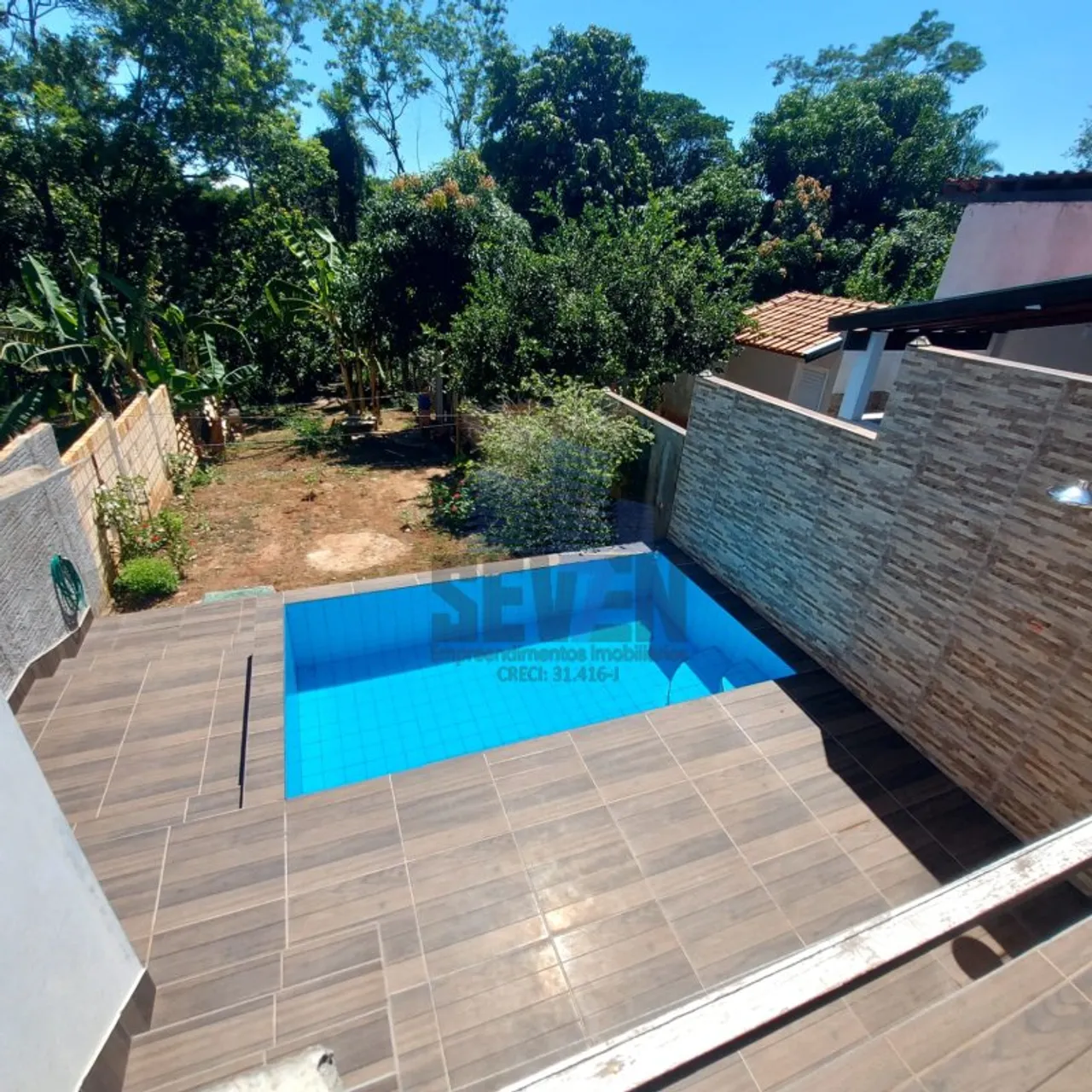 Rancho em Condomínio Sucuri - 200m², Piscina, Laje, 2 Quartos, Espaço Gourmet