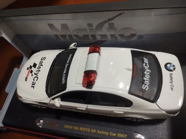 ミニカー Maisto  M5 Safety Car 1/18 BMW M5 Moto GP Safety Car Maisto 1:18 perfeita - Hobbies e