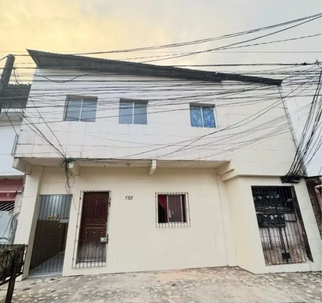 Prédio com 16 kitnets