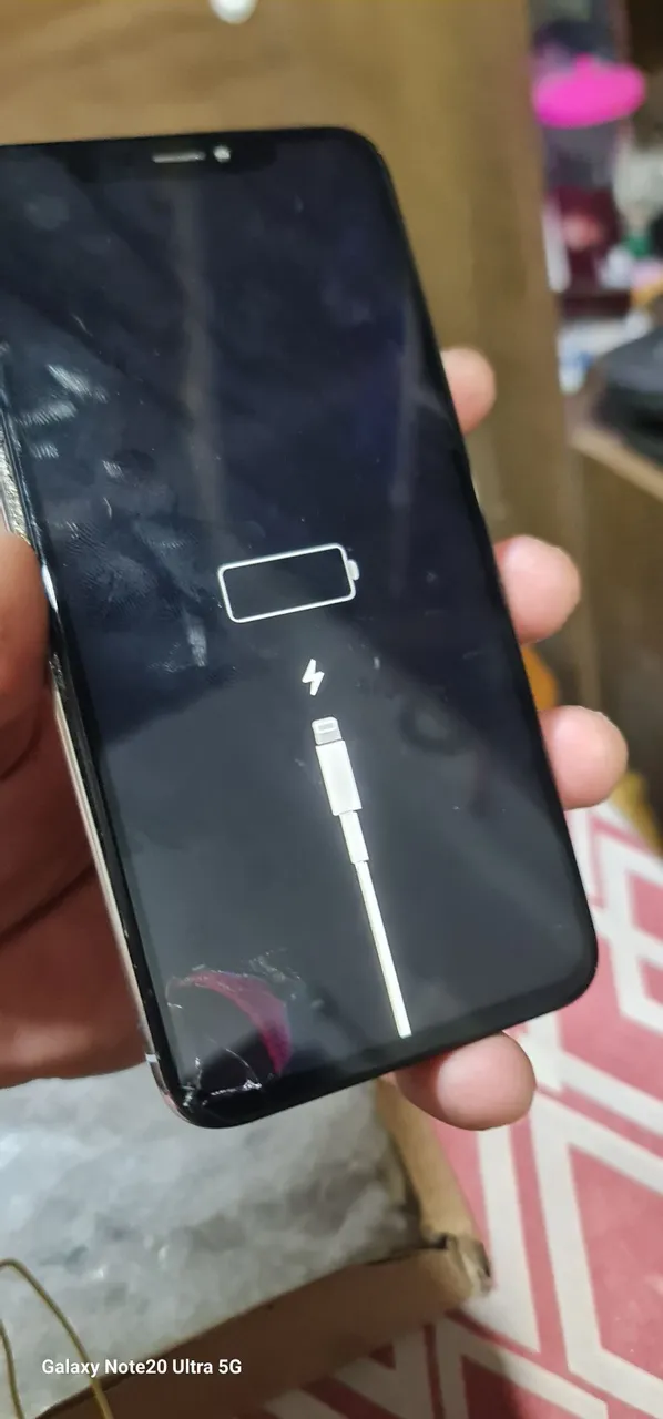 Display iphone Xs trincado e com mancha funcionando