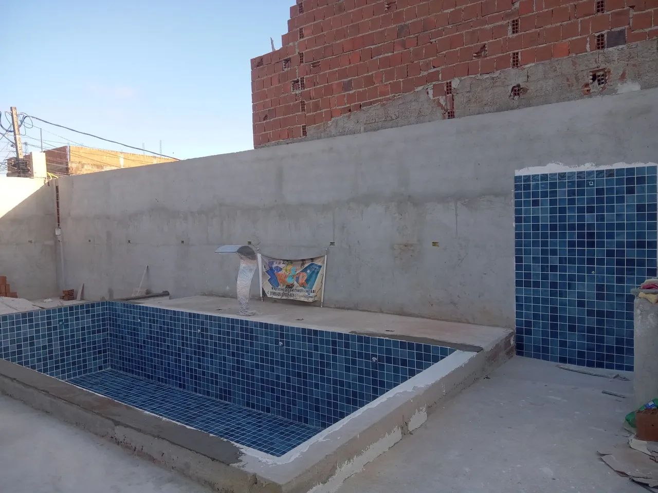 Faço piscina de alvenaria e concreto 