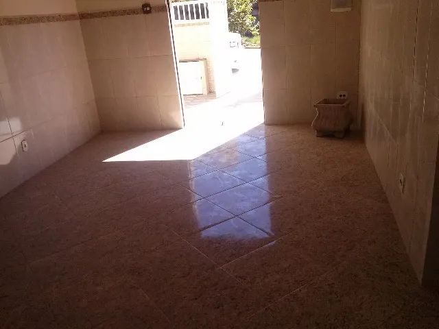 Lojas em Brás de Pina - código 1104 e 1105.