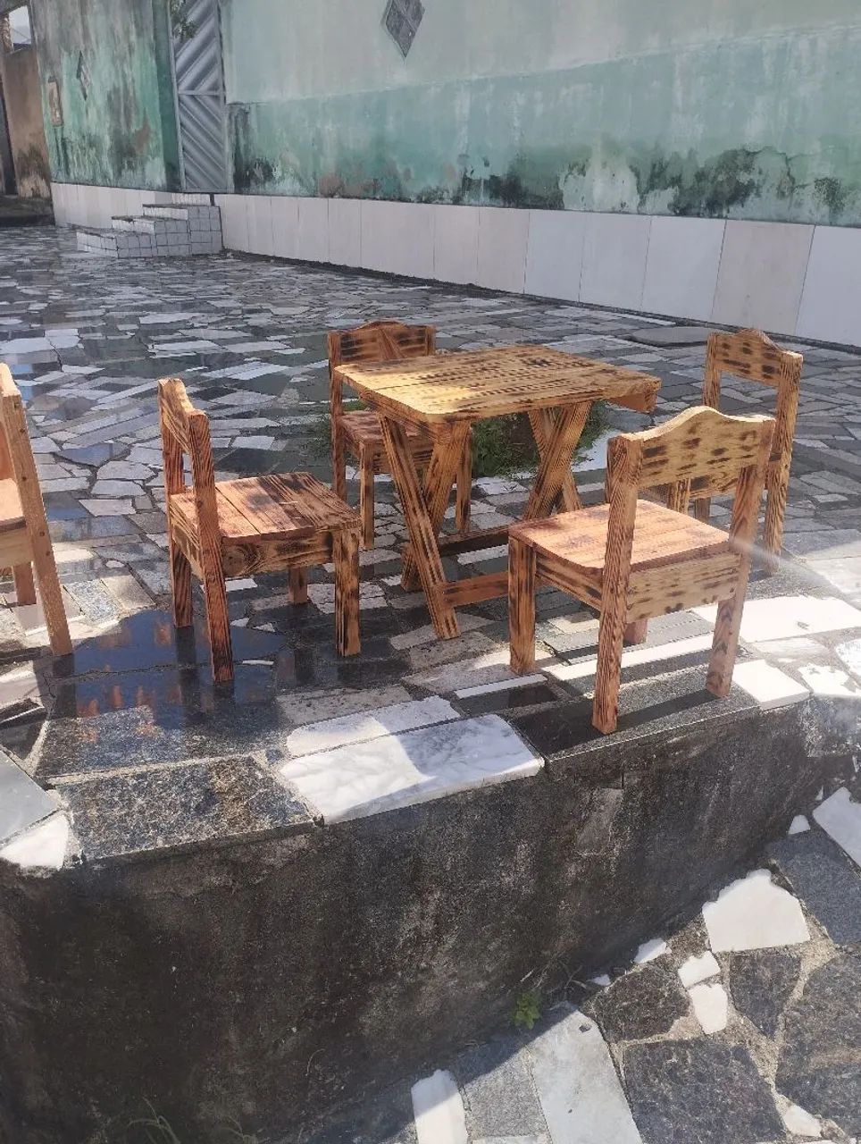 Conjunto de mesa e cadeiras de madeira rústica infantil - Foto 3