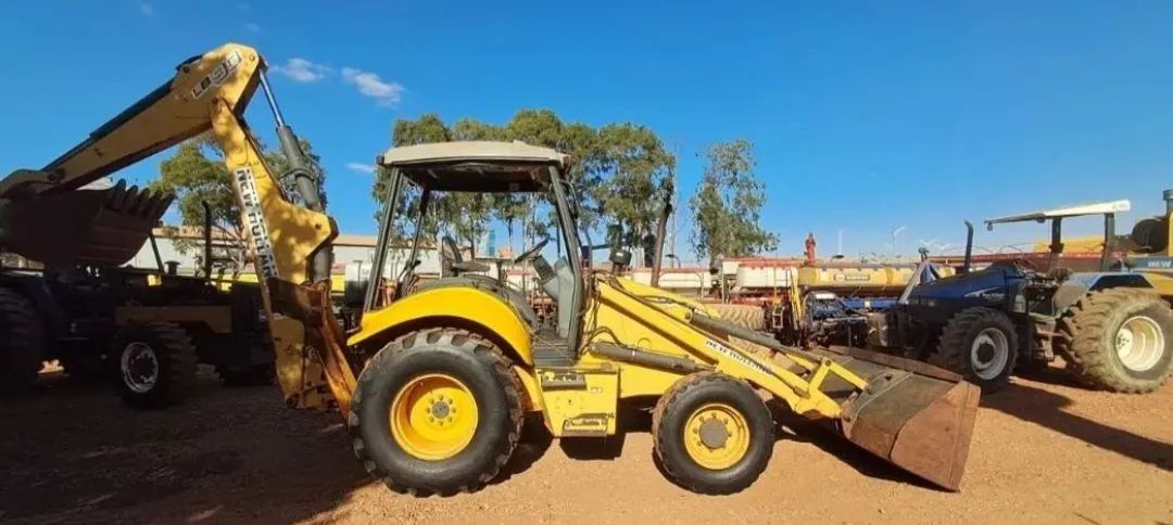 Retroescavadeira Amarela para Construção - Foto 2