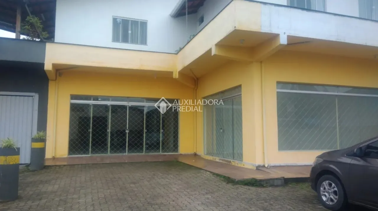 Sala comercial para locação com 380m² de área, localizada no São Vicente, Itajaí