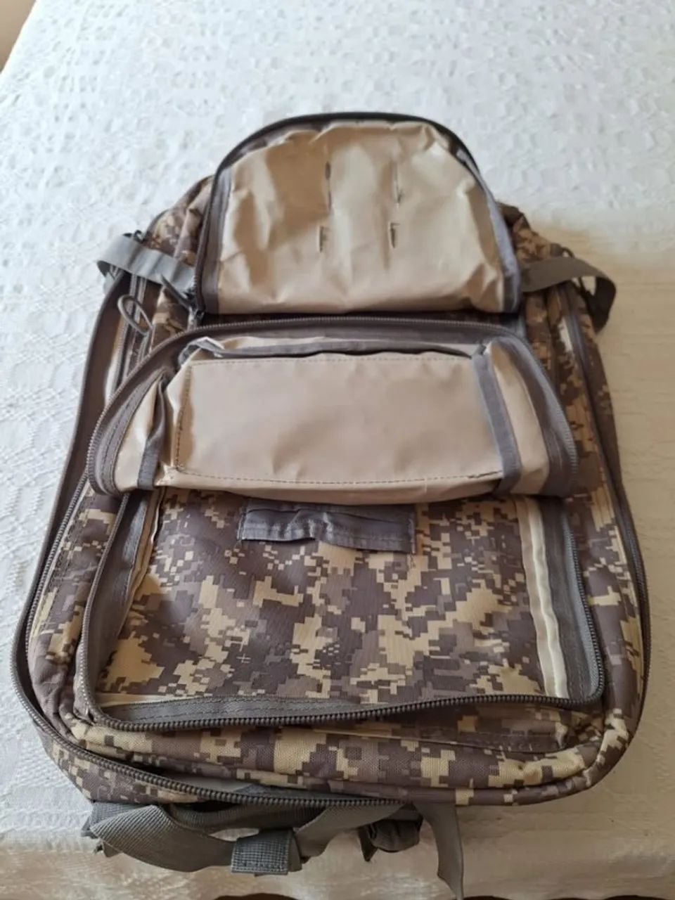 Mochila camuflada, nova. Perfeita para quem busca praticidade e estilo. - Foto 4