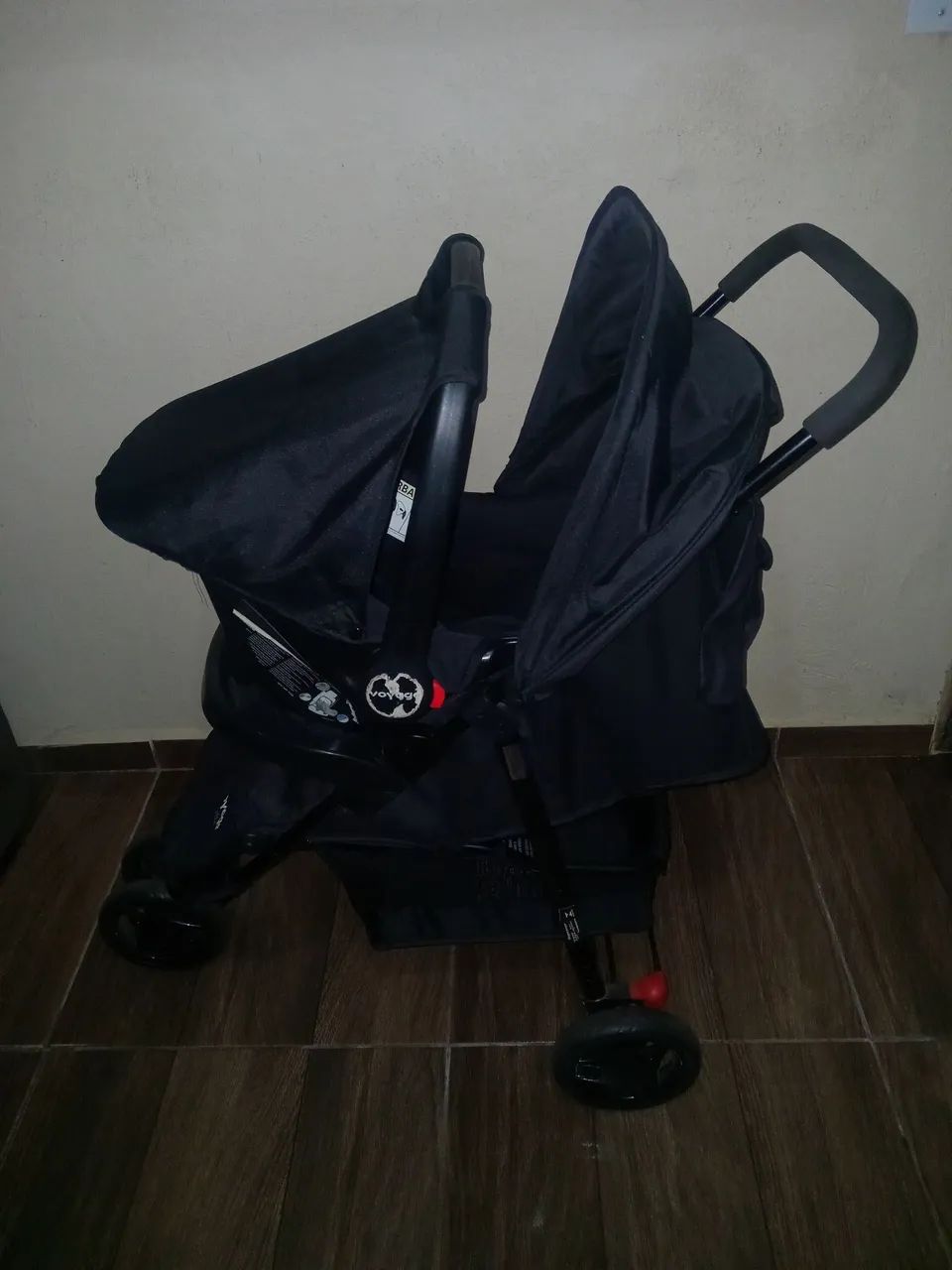 Carrinho de bebê e bebê conforto voyage ótimo estado entrego apenas em itapetininga-sp  - Foto 6