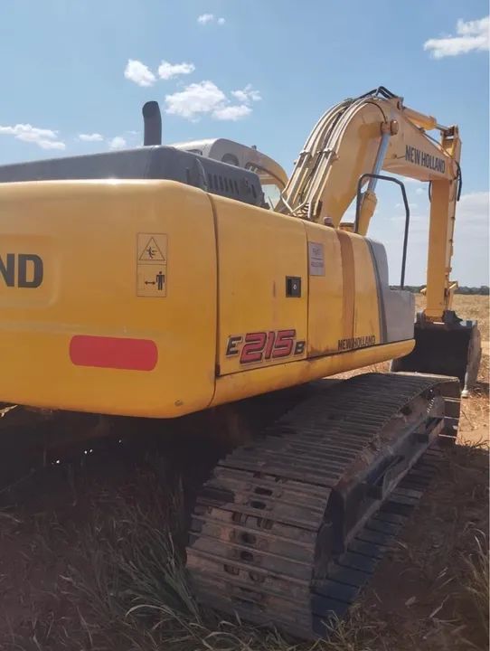 Escavadeira New Holland E 215 - Foto 3