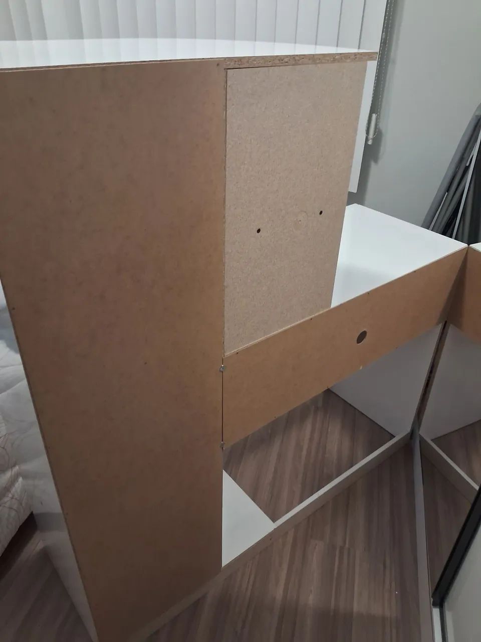 Escrivaninha branca com armário e gaveta - Foto 5