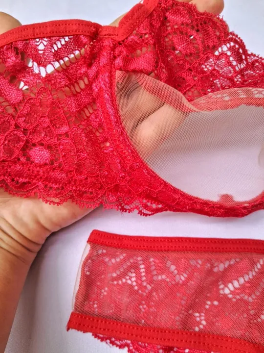 Conjunto de lingerie rendado vermelho GG