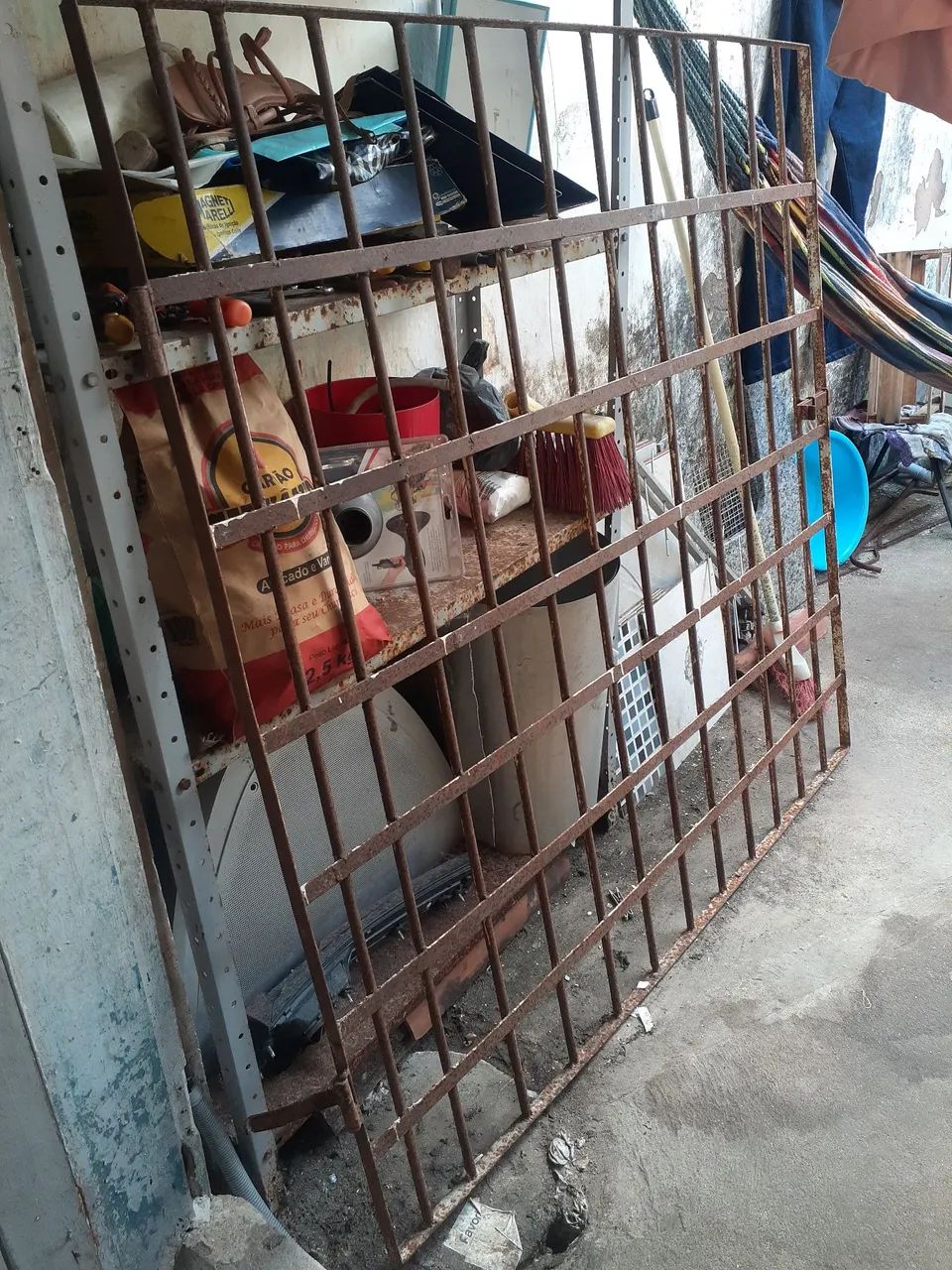 Vendo portão de ferro 