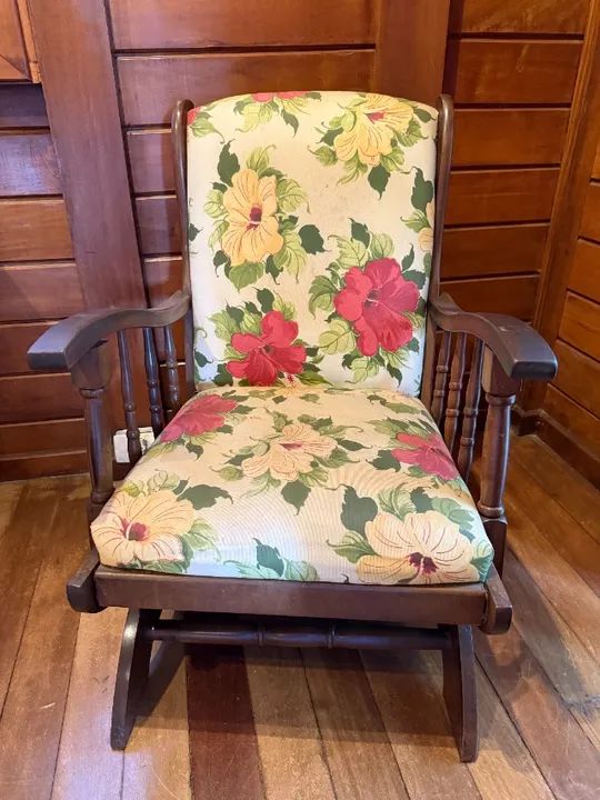 Cadeira de Balanço Antiga Peça Rara e Exclusiva estilo inglês - Retirada Freguesia JPA
