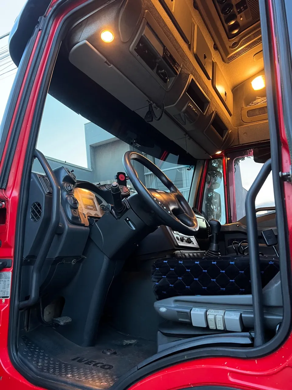 Caminhão Iveco
