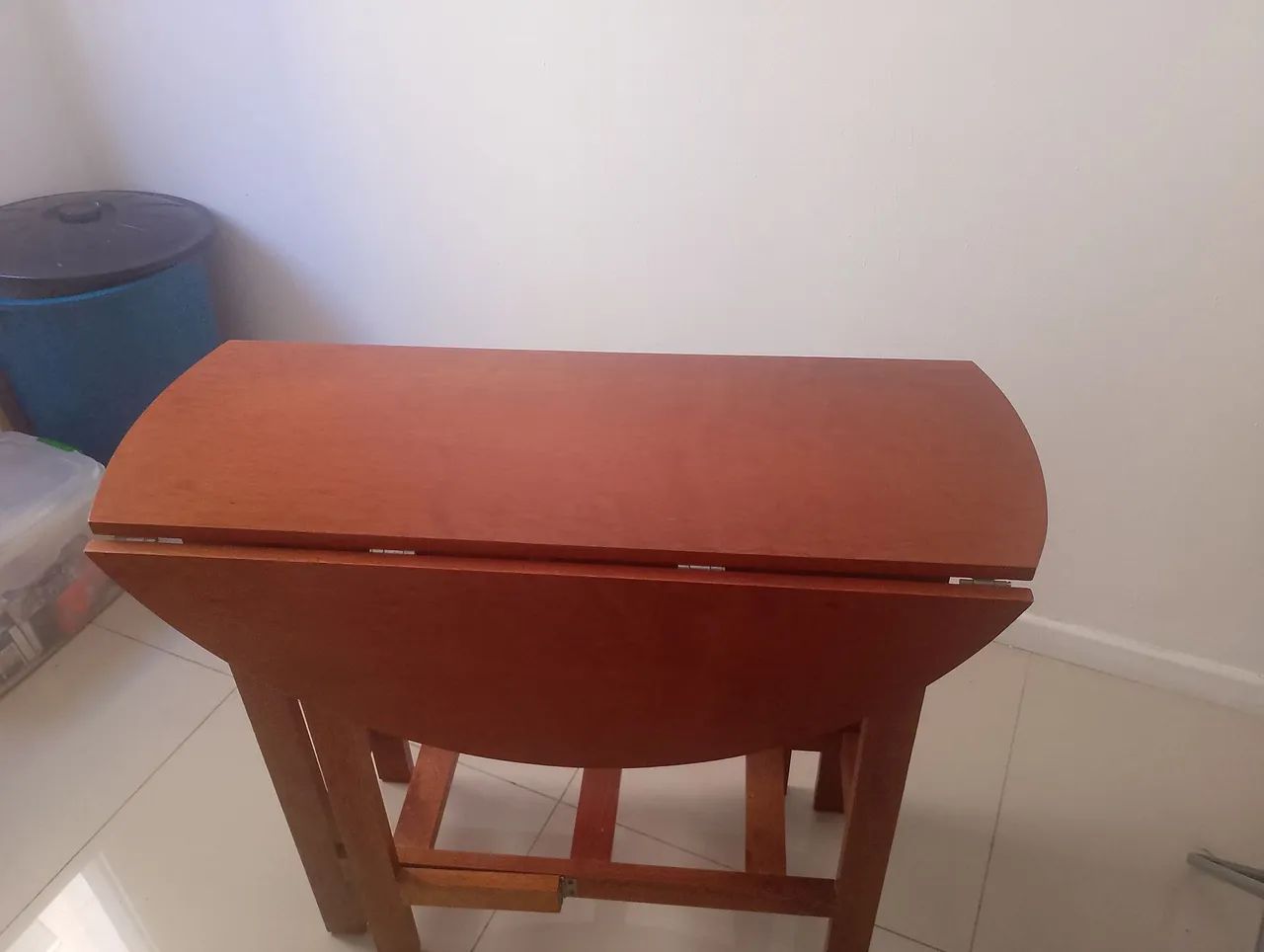 MESA DOBRÁVEL EM EMBUIA COM 4 CADEIRAS. - Foto 2