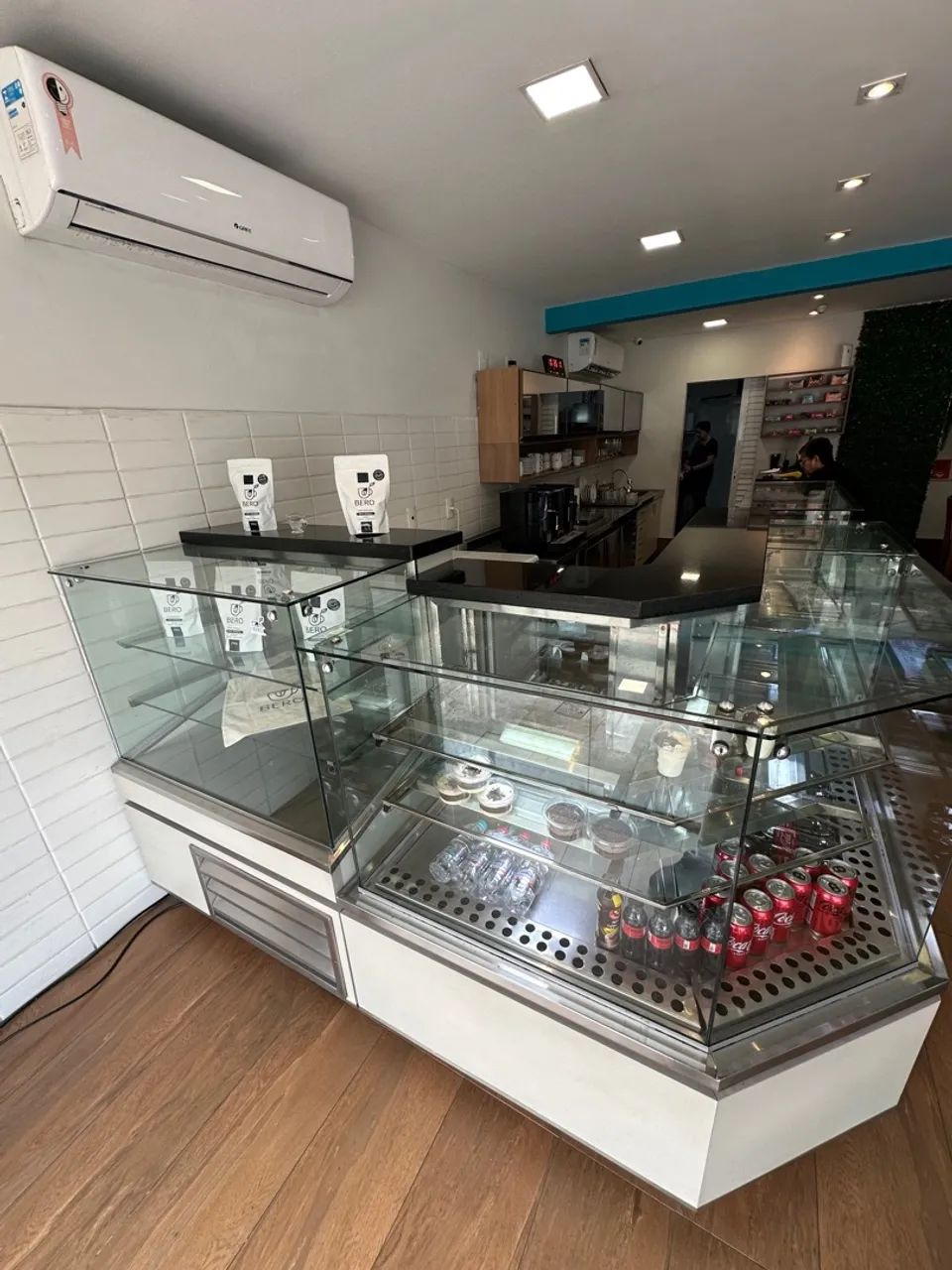Vitrine Curva em L Refrigerada+estufa+Neutra/Seca - Foto 3