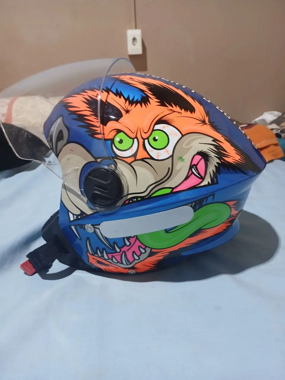 Vendo um capacete 