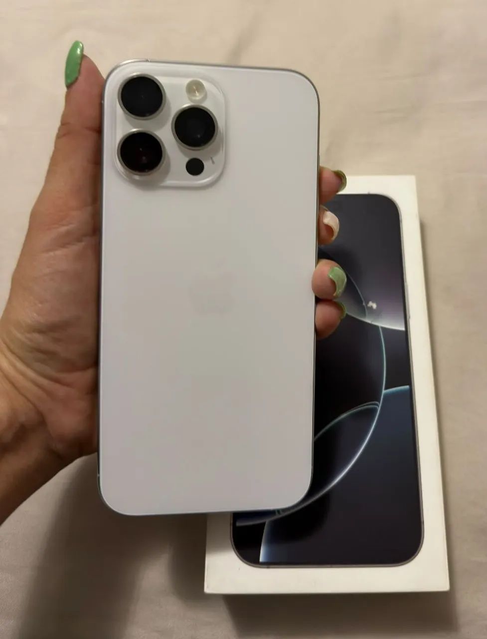 iPhone 16 Pro max<br><br>Max