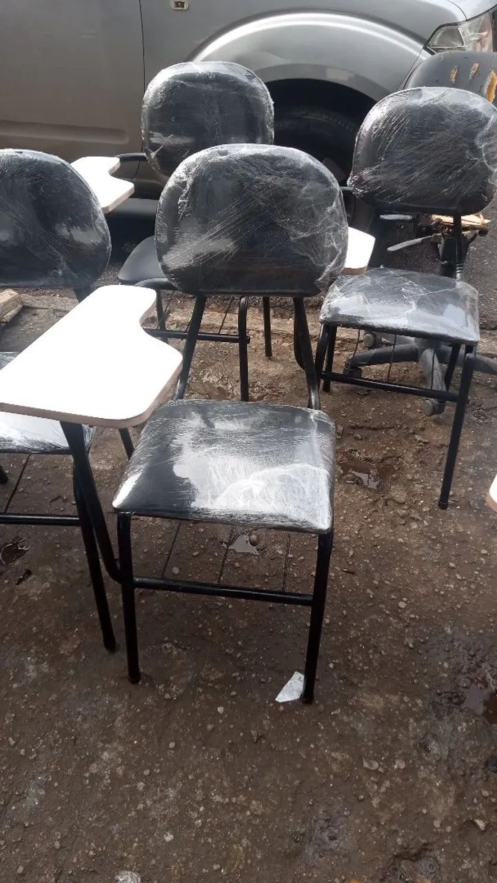 Cadeiras escolares  em quantidade 170.00 .ZAP * . - Foto 2