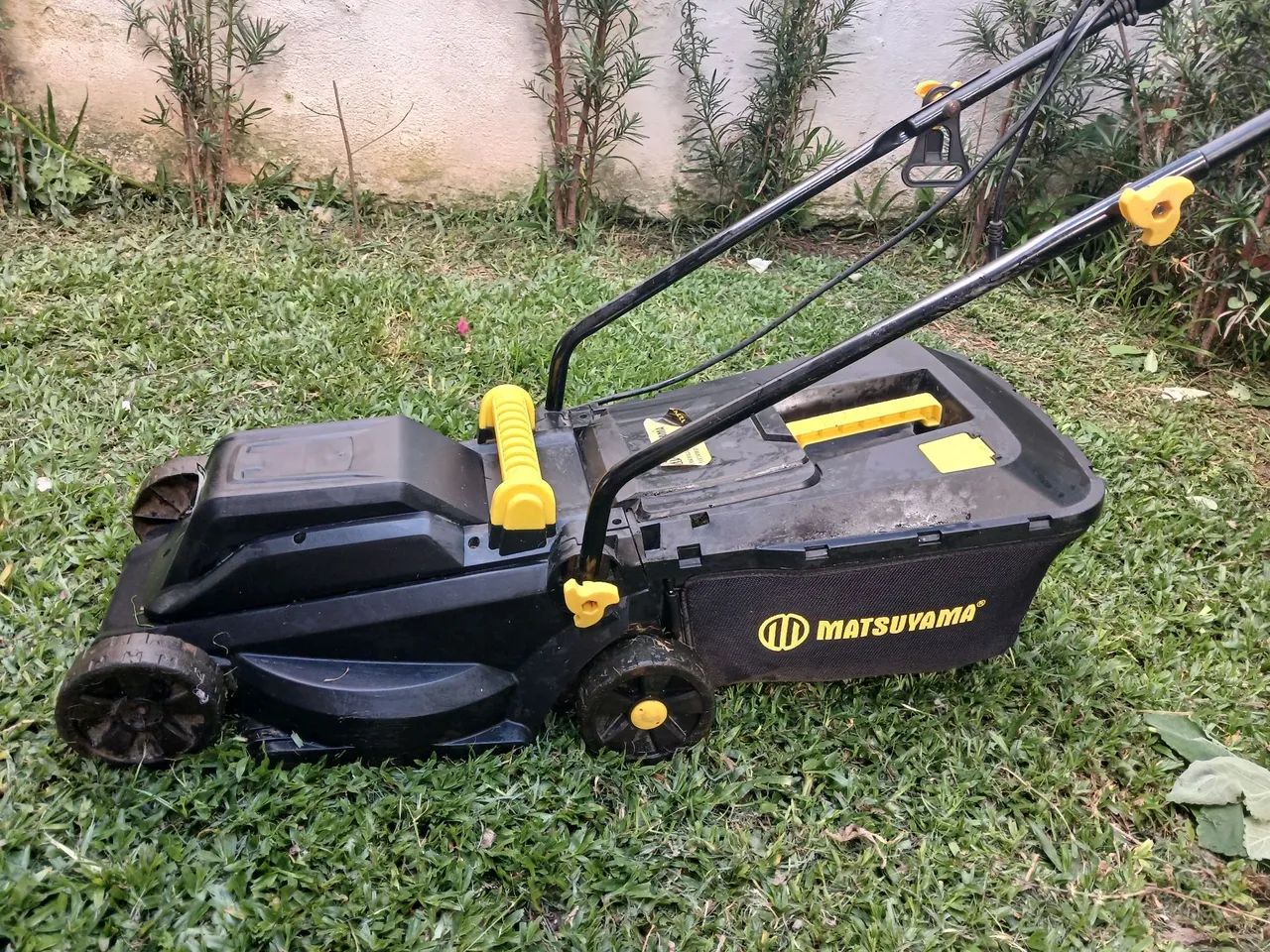 Máquina de cortar grama Matsuyama