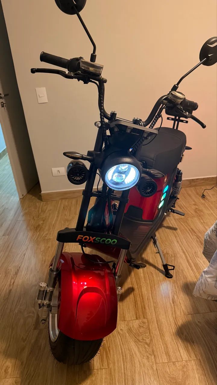 Scooter elétrica com apenas 100 km 