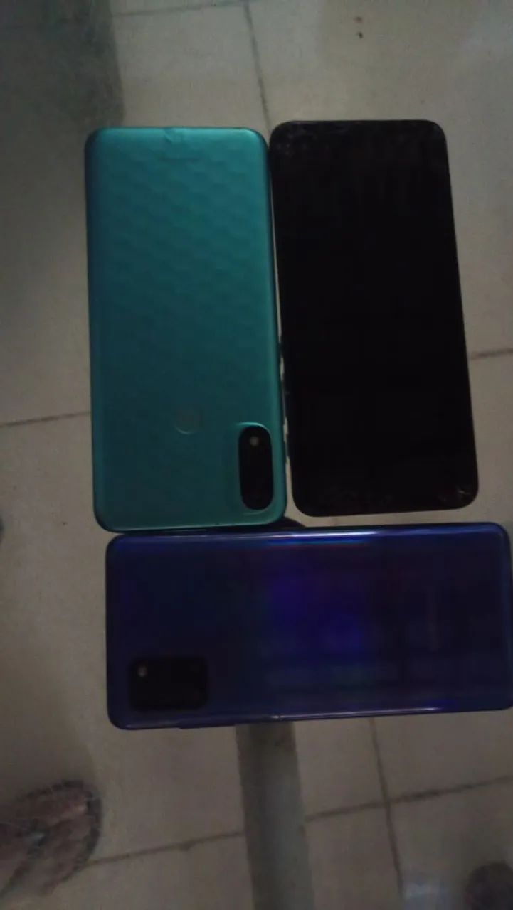 2celular moto E 20  e sansungue para tira  peça 