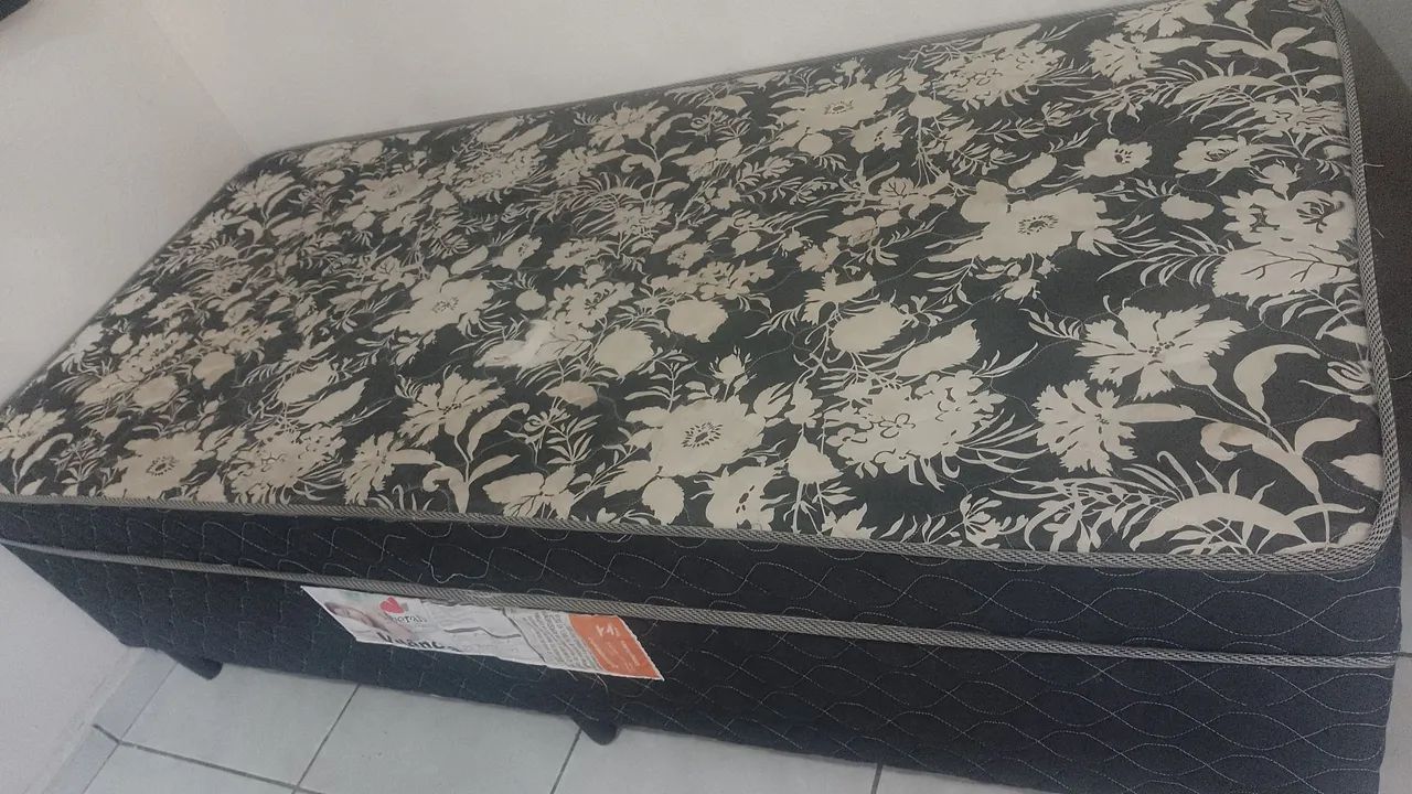 Vendo cama box de solteiro com colchão embutido  - Foto 2