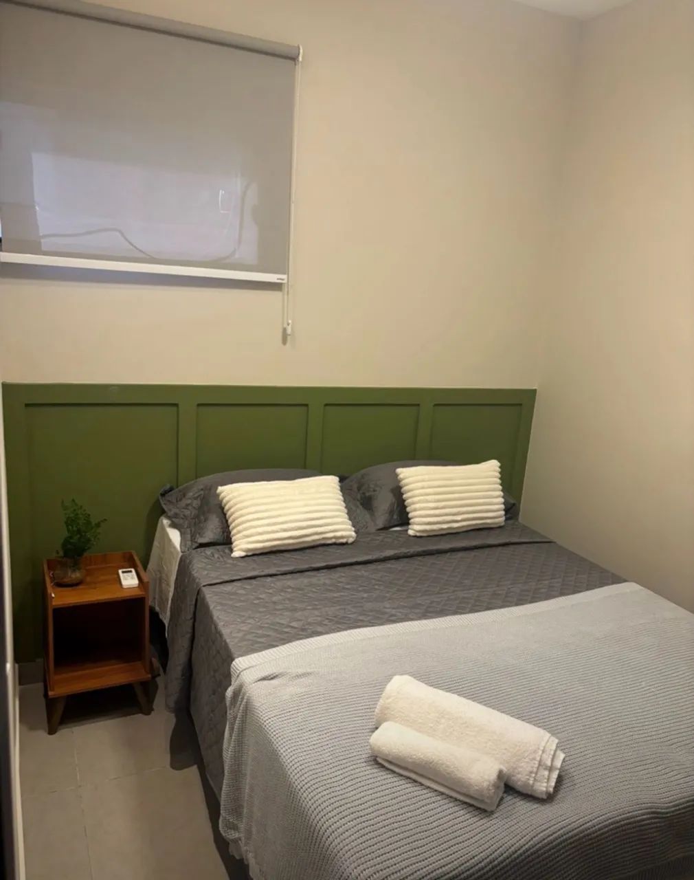 Apartamento mobiliado com camareira 