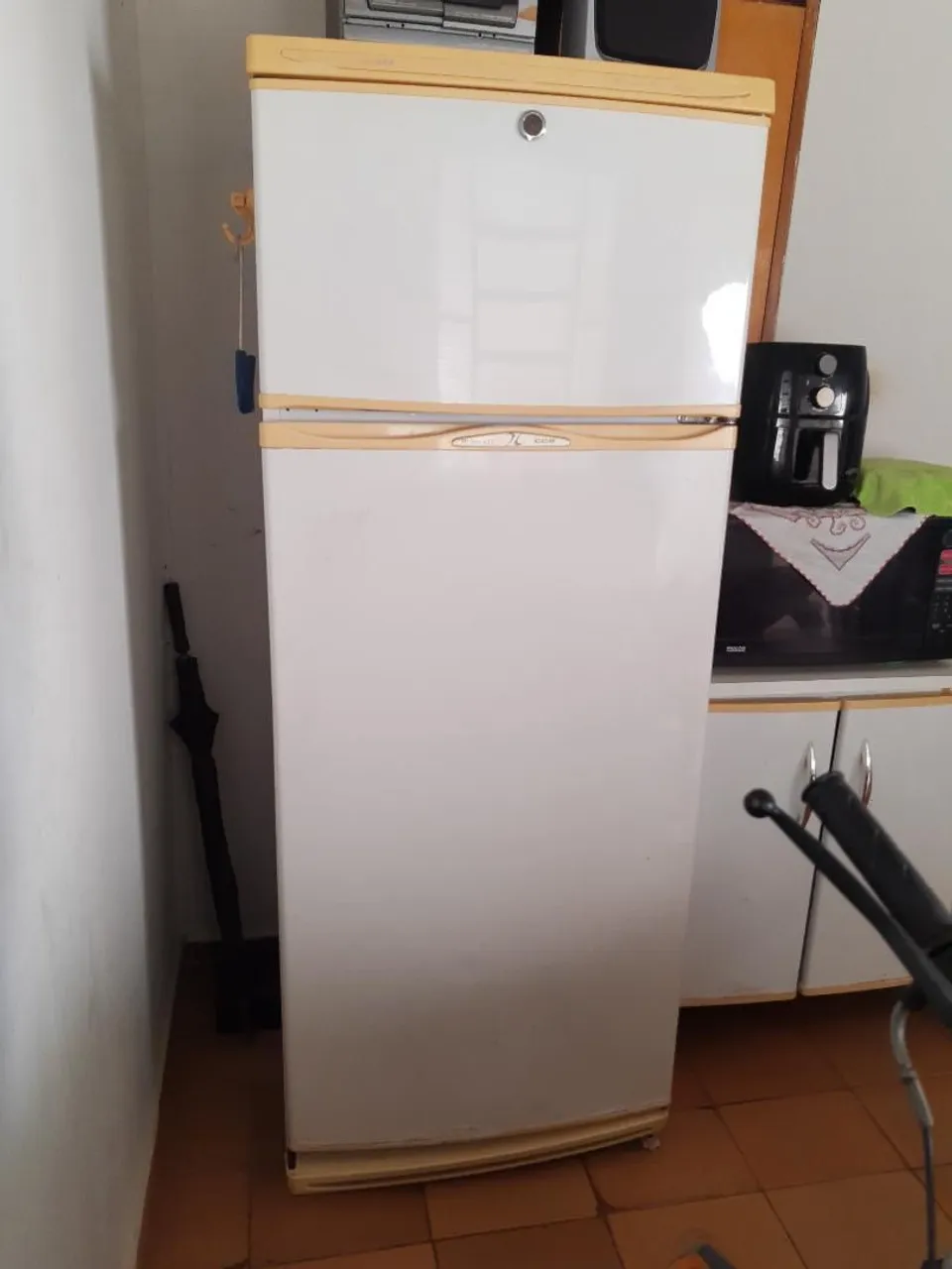 Geladeira/Freezer Expositor Vertical Frilux - Geladeiras e