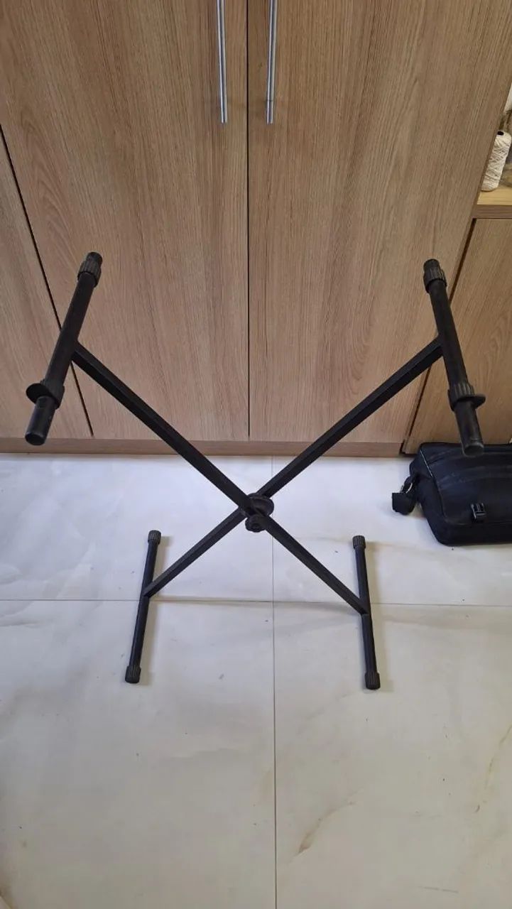 Suporte modelo X para teclado 