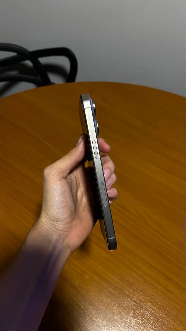 iPhone 15 pro max 256gb titanium  - Foto 2