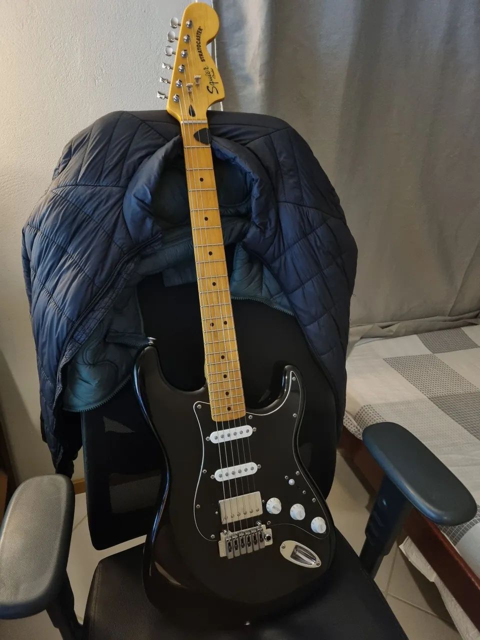 Guitarra Strato Squier Standard - Foto 2