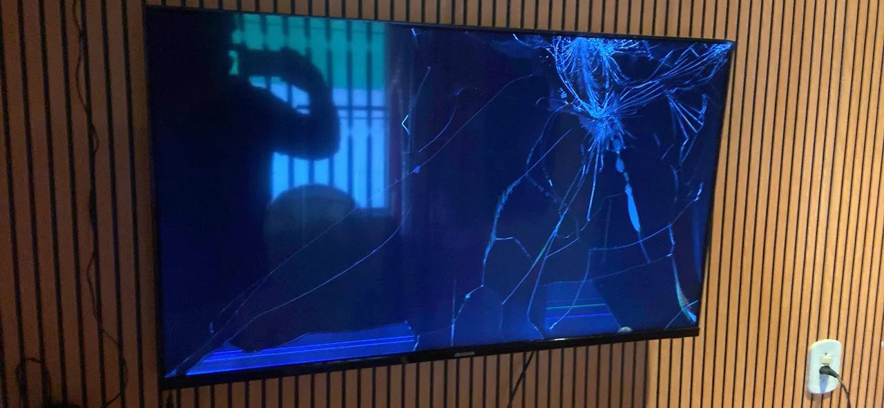 Tv 43 polegadas pra retirada de peça  - Foto 2