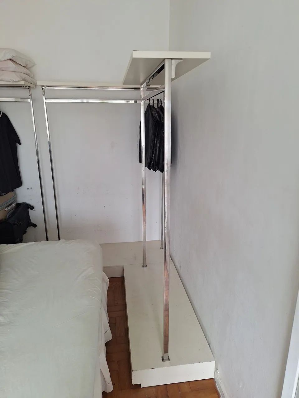 3 Araras de Roupas
