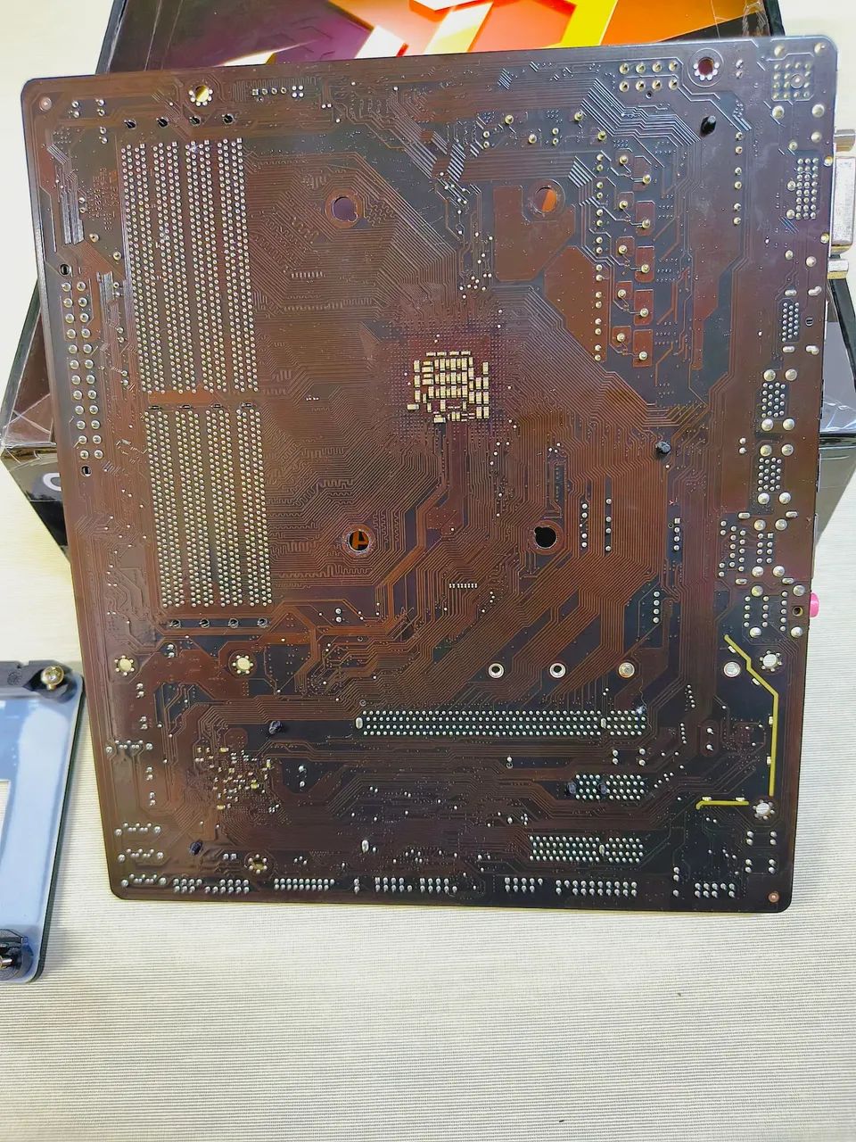GIGABYTE B450M DS3H  - Foto 3