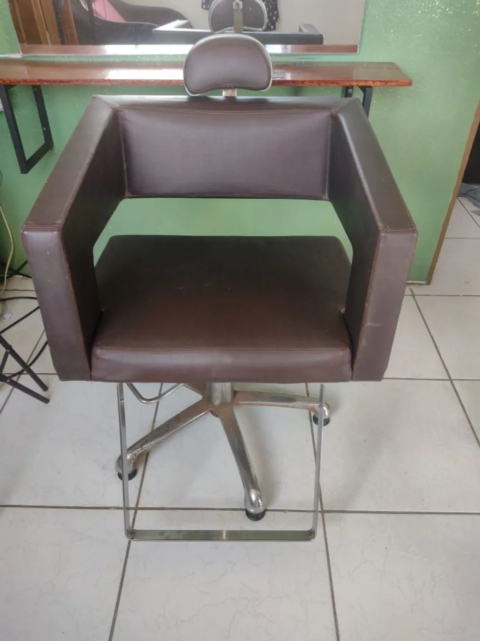 Cadeira de cabeleireira Hidráulica com encosto  - Foto 2