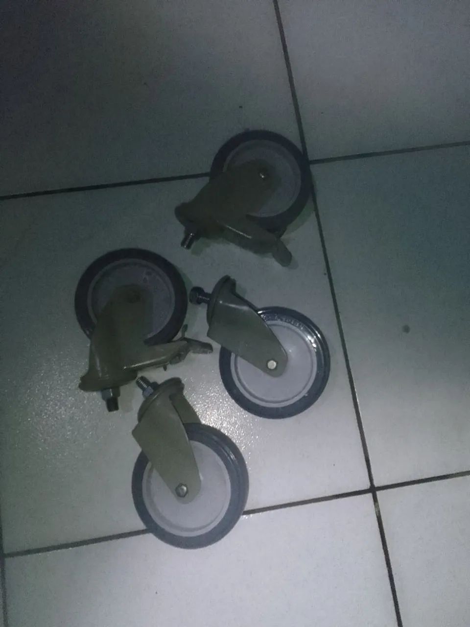 Rodinhas giratória 4 unidades de 5polegadas  - Foto 2