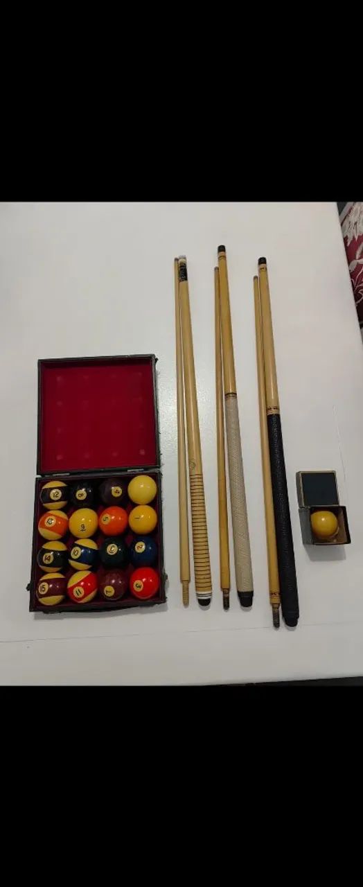 Conjunto de bilhar para colecionador 3 tacos e uma caixa de bolas numeradas. - Foto 3