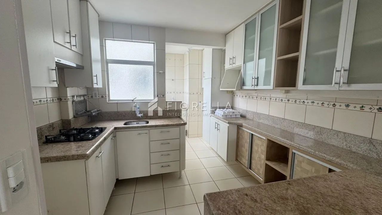Apartamento com 03 dormitórios a 50m da praia - Coqueiros, Florianópolis.