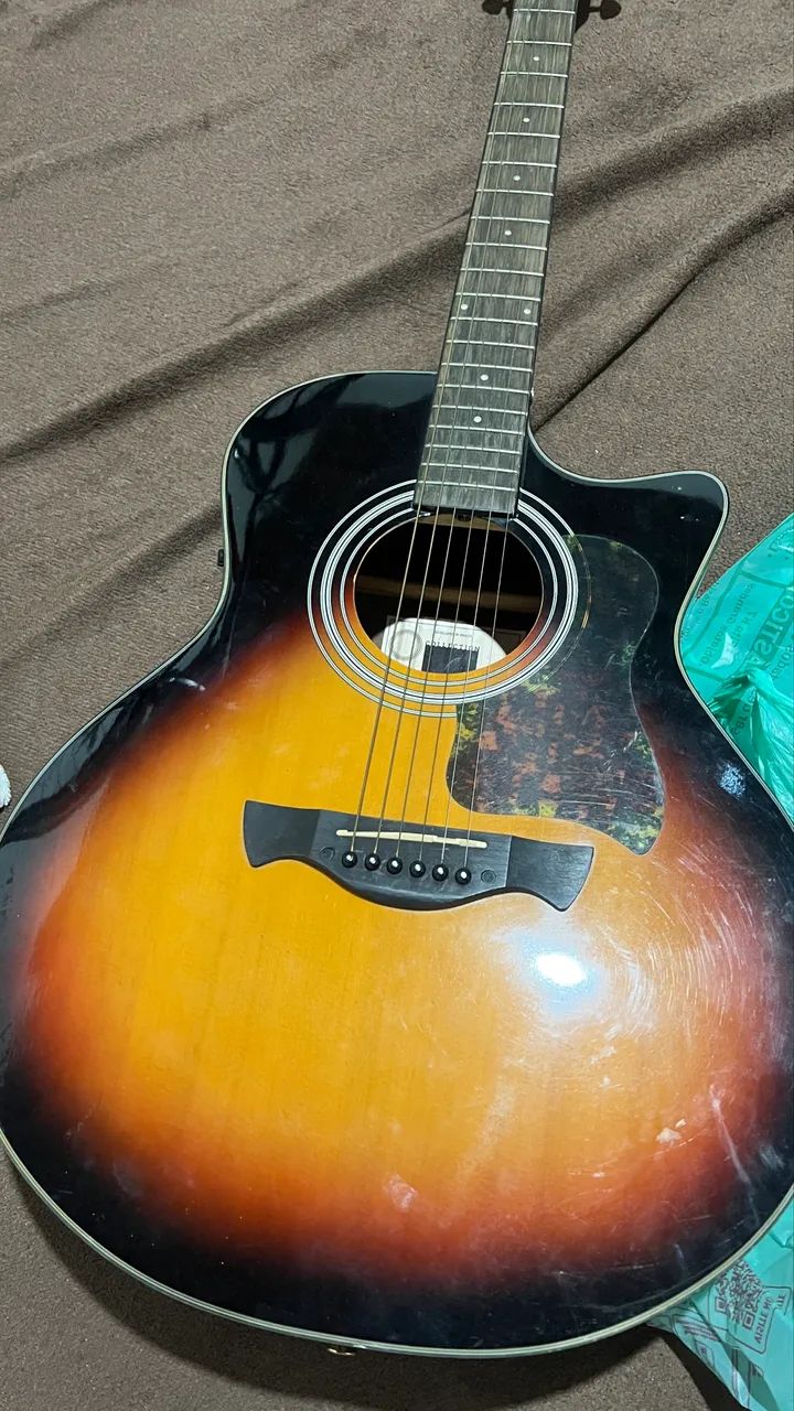 Violão em perfeito funcionamento 