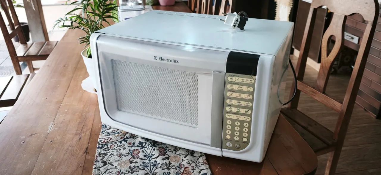 Microondas Eletrolux 31 litros excelente estado  - Foto 4