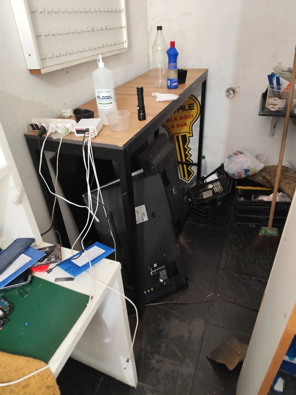 Fundo de loja de eletrônicos - Foto 4