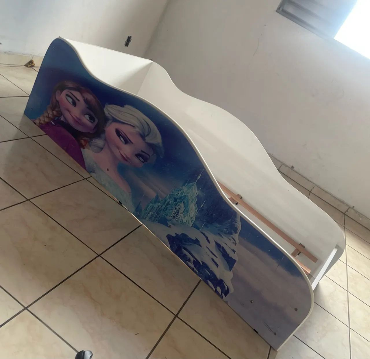 Cama infantil temática(colchão incluso).