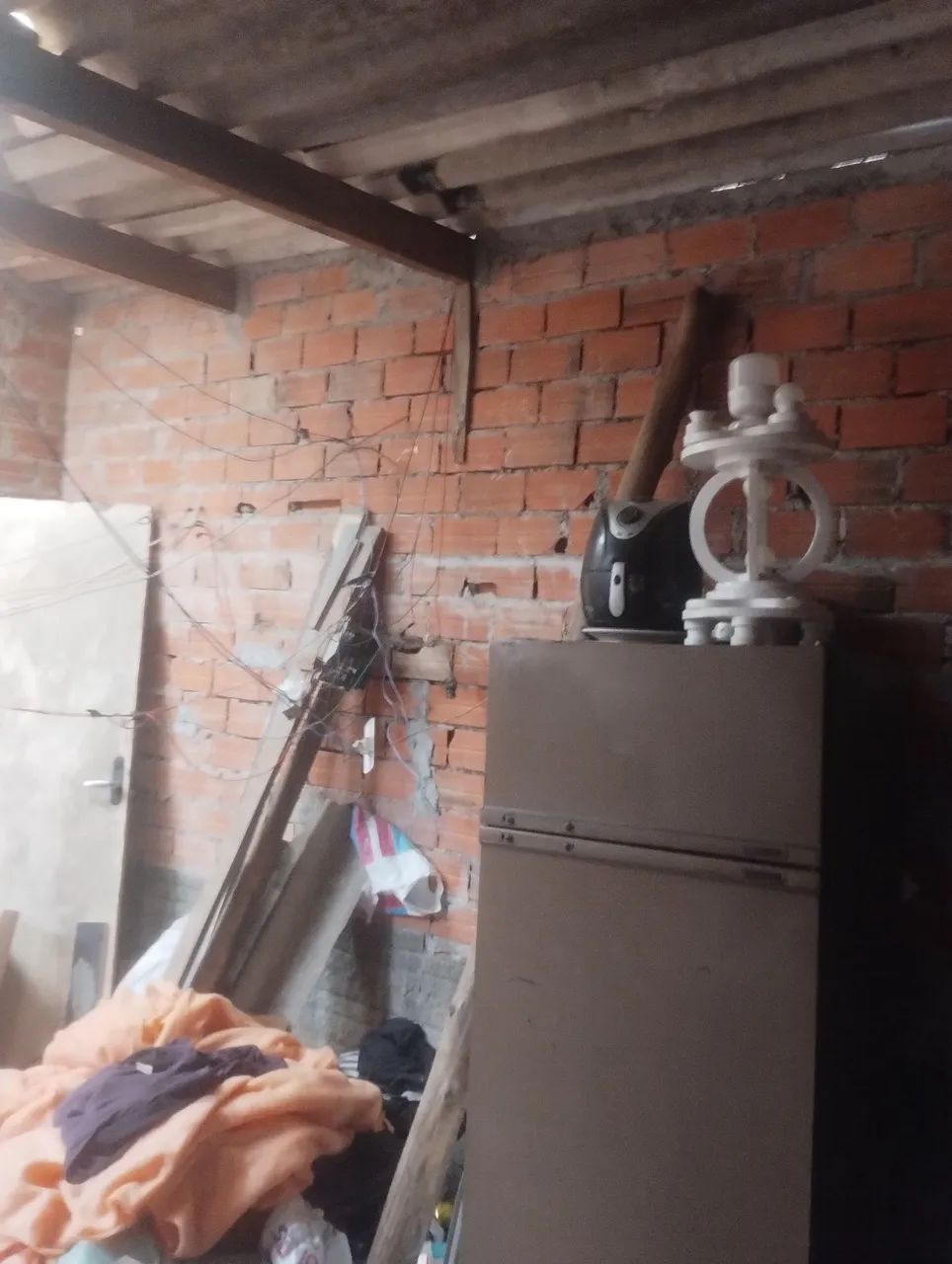 Vende-se uma casa velinha e comunidade Itapevi  - Foto 5