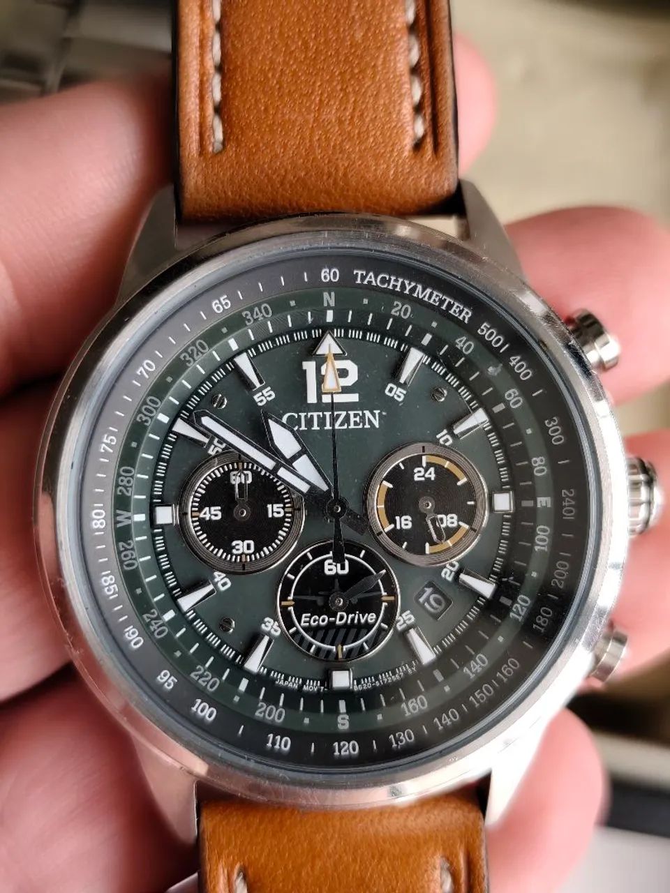 Citizen Eco-Drive Avion Chronograph (Modelo CA4477-08X) Verde