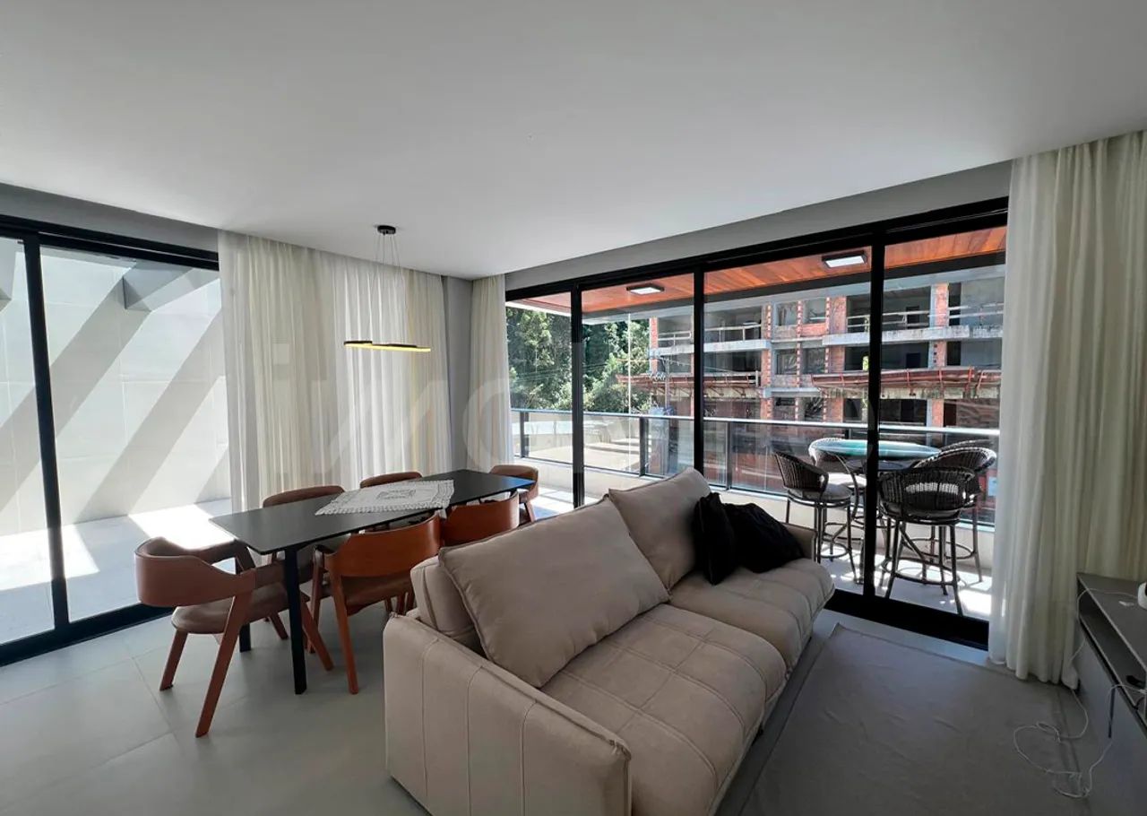 Apartamento no Edificio Dusseldorf na Praia Brava.