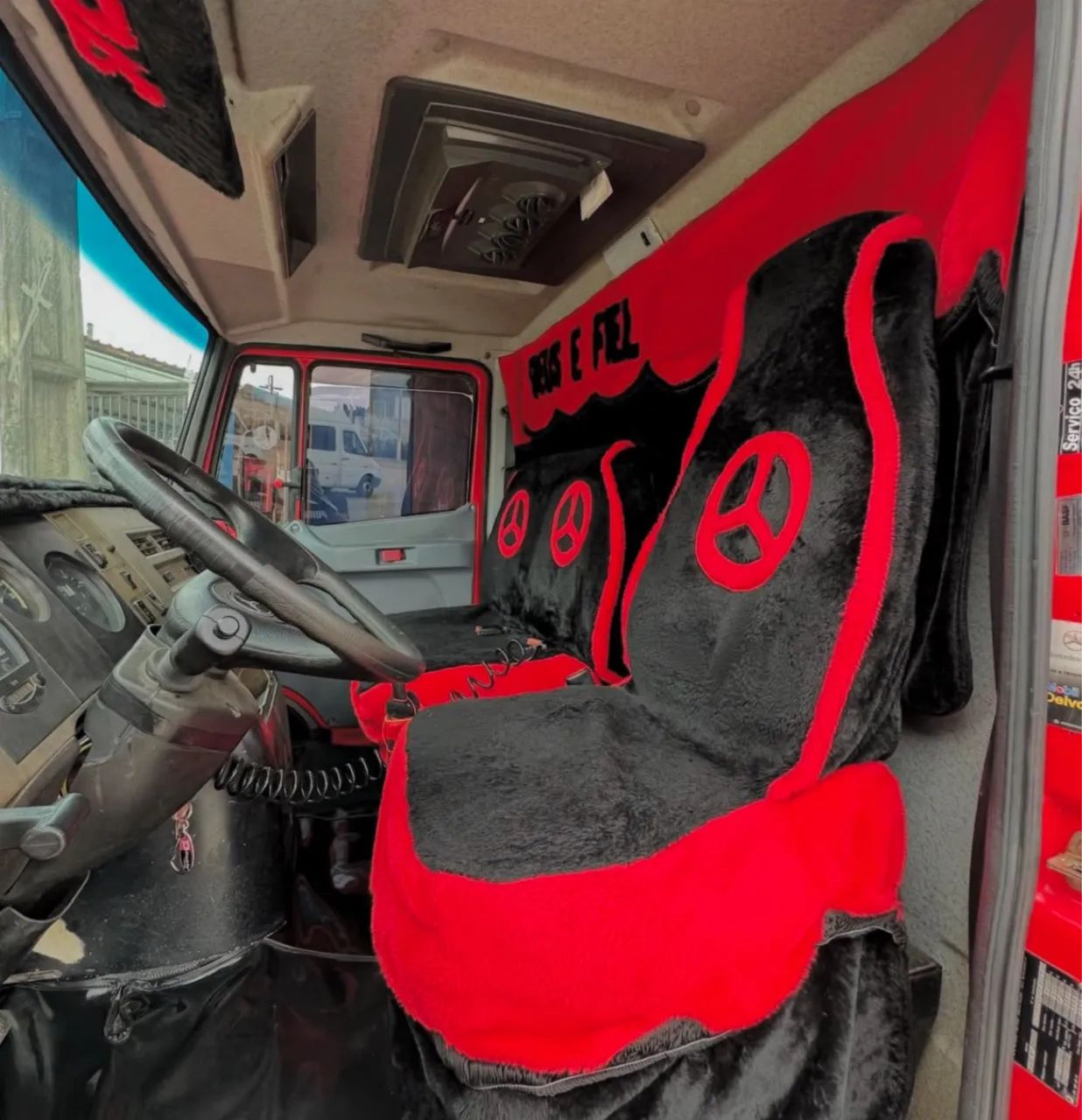 Caminhão  Mb 710 Plus  Baú  - Foto 3