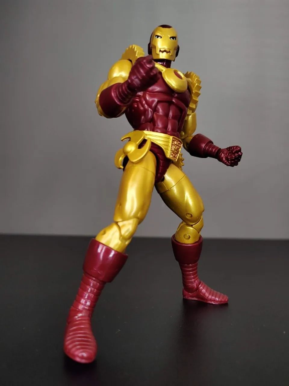 Homem de Ferro 2020 Marvel Legends COM DEFEITO (Coxa Colada) - Foto 2
