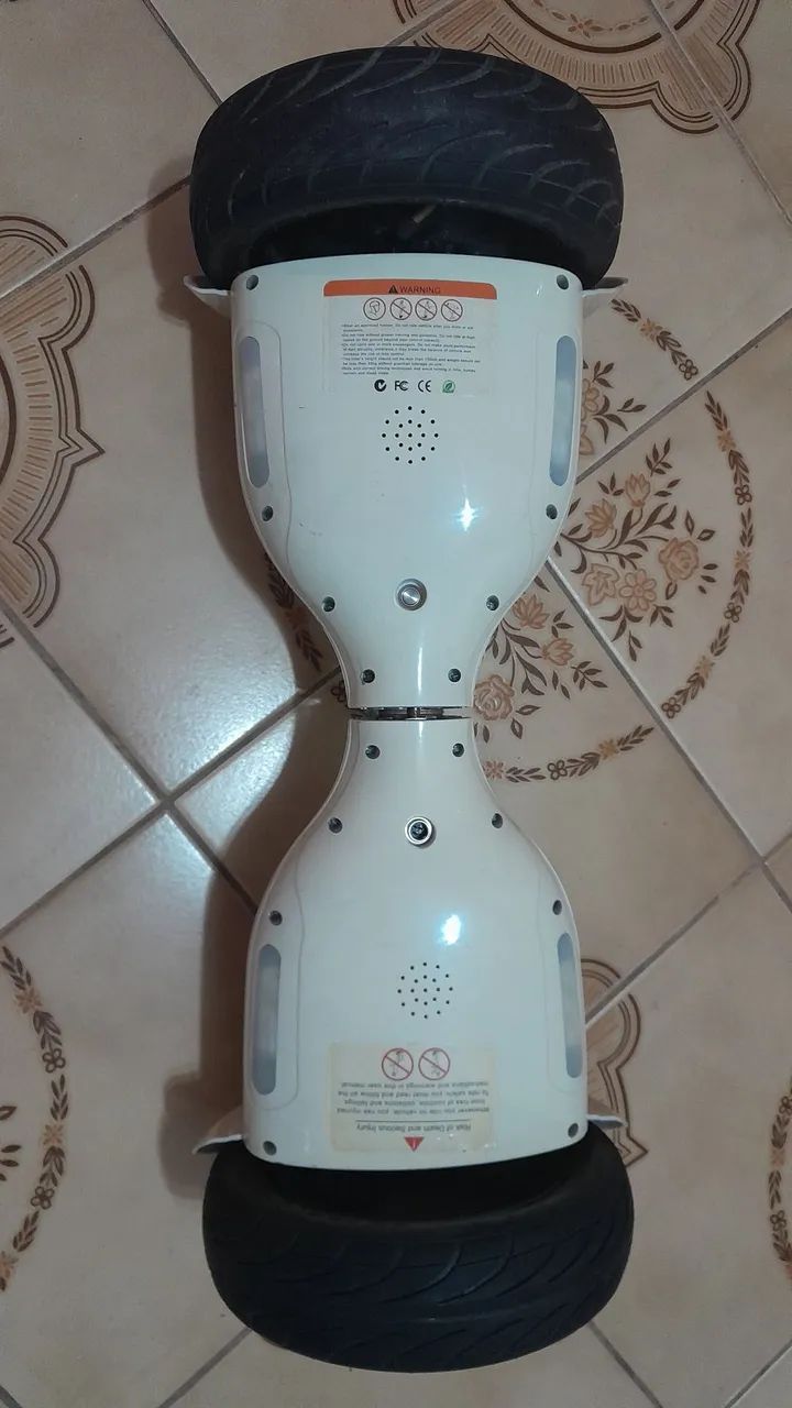 Hoverboard led bluetooth cor branco usado sem carregador - Foto 3