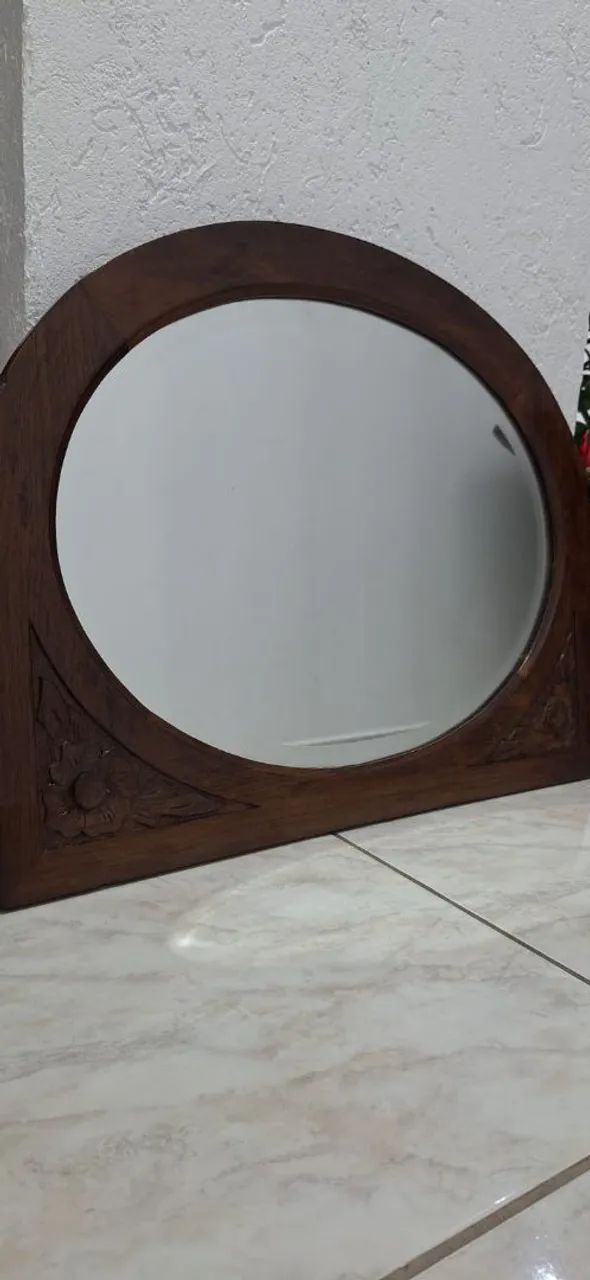 Espelho de madeira restaurado 